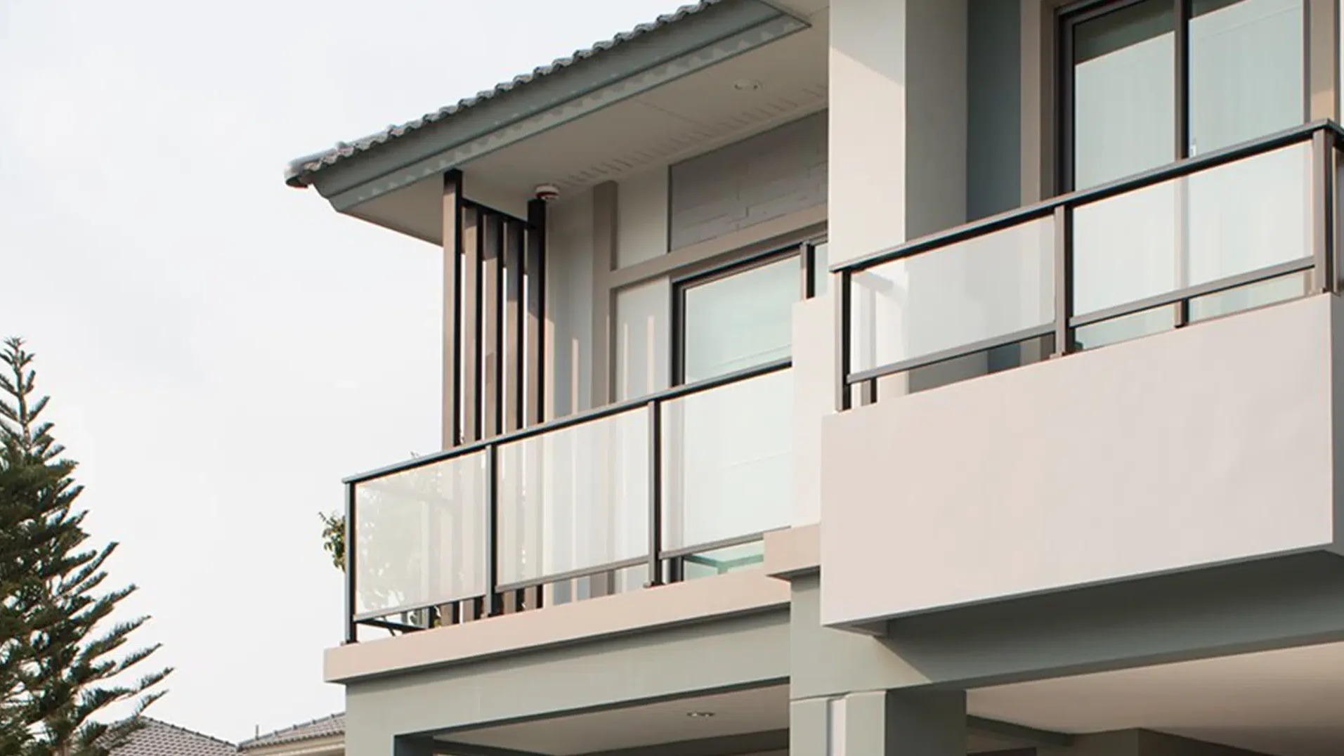 อย่าใช้ ราวกันตก ALNEX ถ้าคุณยังคิดว่าเหล็กปลอดภัยและทนทานที่สุด