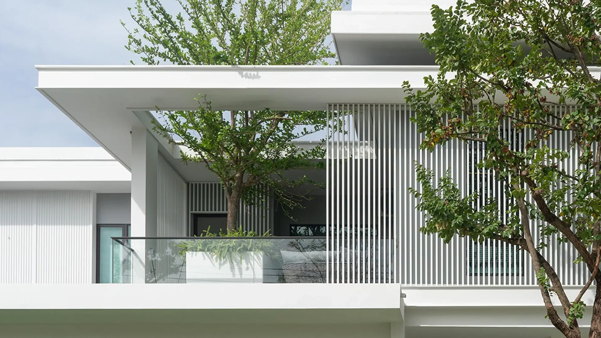 อย่าใช้ ‘ระแนง ฟาซาด’ ถ้าคุณไม่อยากให้บ้านดูแพงขึ้นแบบทันตา